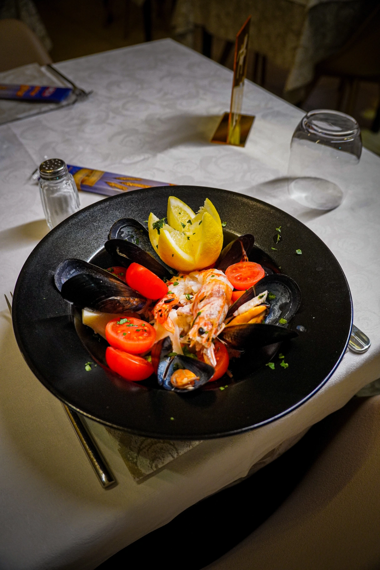 Sauté di cozze, gamberi e pomodorini